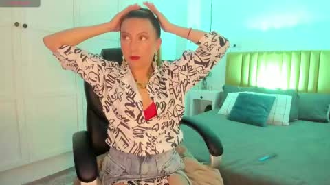 Snapshot of fer_angel_ chatting on February 22, 1:01 pm Fernanda online show from February 22, 1:01 pm