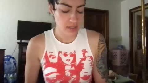 fgsammie online show from October 18, 10:33 pm