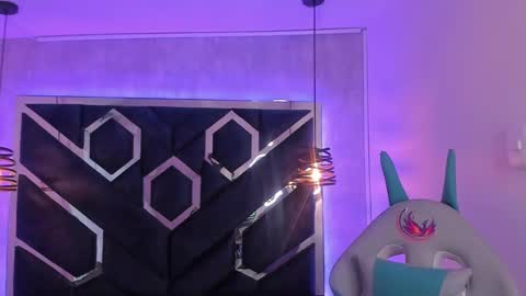   online show from February 5, 12:17 pm