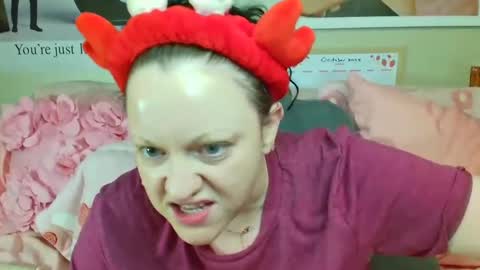 Snapshot of fieryminx67 chatting on October 26, 10:11 am fieryminx67 online show from October 26, 10:11 am