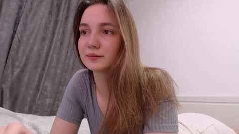 fireflies_fly_ online show from November 12, 6:39 pm