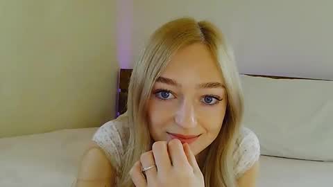 flowergirl online show from December 1, 6:54 pm