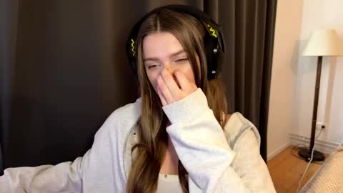 Emma online show from May 7, 2:54 pm