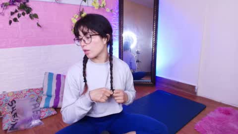 Snapshot of flora_blue chatting on October 1, 12:10 pm flora_blue online show from October 1, 12:10 pm