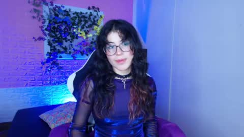 Snapshot of flora_blue chatting on October 5, 12:10 pm flora_blue online show from October 5, 12:10 pm