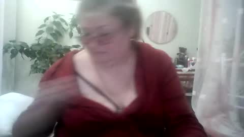 Snapshot of flowerlover8 chatting on January 26, 2:45 am Flowerlower online show from January 26, 2:45 am