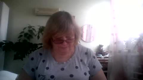 Snapshot of flowerlover8 chatting on January 25, 11:46 am Flowerlower online show from January 25, 11:46 am