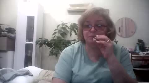 Snapshot of flowerlover8 chatting on January 27, 2:02 pm Flowerlower online show from January 27, 2:02 pm