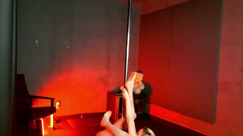 fluffy_cloude online show from January 11, 3:33 am