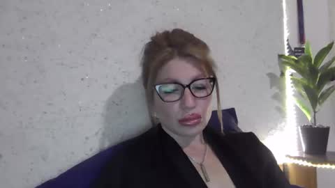 Snapshot of fox_red_lady7 chatting on January 2, 7:51 pm fox_red_lady7 online show from January 2, 7:51 pm