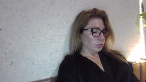 Snapshot of fox_red_lady7 chatting on January 22, 7:03 pm fox_red_lady7 online show from January 22, 7:03 pm