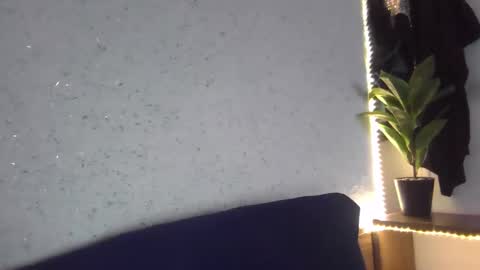 Snapshot of fox_red_lady7 chatting on February 8, 8:42 am fox_red_lady7 online show from February 8, 8:42 am