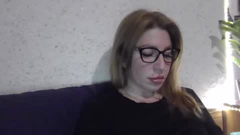 Snapshot of fox_red_lady7 chatting on January 6, 6:10 pm fox_red_lady7 online show from January 6, 6:10 pm
