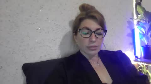 Snapshot of fox_red_lady7 chatting on February 26, 6:47 pm fox_red_lady7 online show from February 26, 6:47 pm
