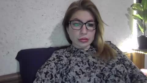Snapshot of fox_red_lady7 chatting on January 13, 6:38 pm fox_red_lady7 online show from January 13, 6:38 pm