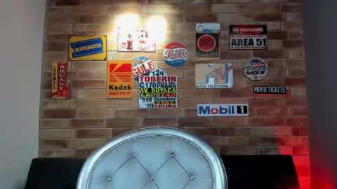 Miss Rhenna online show from November 18, 11:00 am