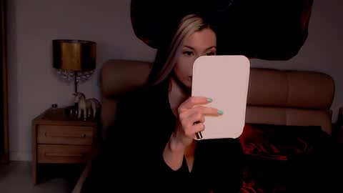 Snapshot of foxydevilish chatting on February 22, 1:00 am Fox online show from February 22, 1:00 am