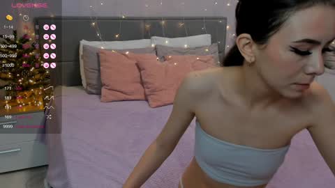 Snapshot of foxynika_ chatting on December 29, 4:30 pm Nikadont forgot give me thumbs up online show from December 29, 4:30 pm