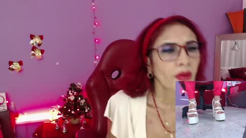 Snapshot of fransheskarossi chatting on December 9, 11:58 am Fransheska online show from December 9, 11:58 am