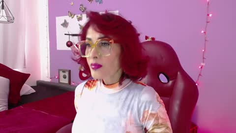 Snapshot of fransheskarossi chatting on December 6, 12:27 pm Fransheska online show from December 6, 12:27 pm