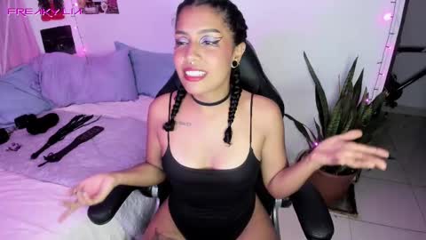 Snapshot of freaky_lia chatting on February 10, 11:23 pm Lia Gomez online show from February 10, 11:23 pm