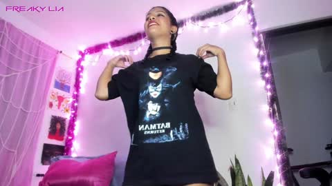 Snapshot of freaky_lia chatting on December 10, 12:28 am Lia Gomez online show from December 10, 12:28 am