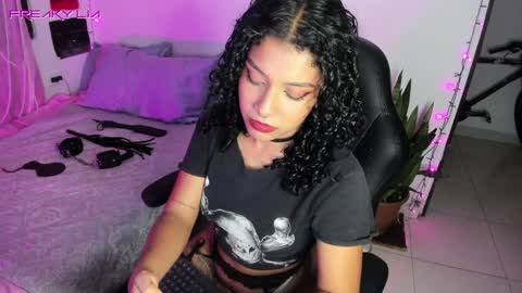 Snapshot of freaky_lia chatting on January 10, 12:27 am Lia Gomez online show from January 10, 12:27 am