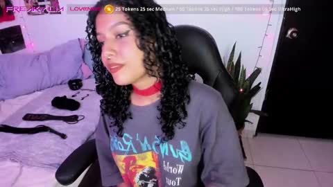 Snapshot of freaky_lia chatting on February 25, 11:04 pm Lia Gomez online show from February 25, 11:04 pm