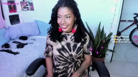 Snapshot of freaky_lia chatting on February 20, 10:04 pm Lia Gomez online show from February 20, 10:04 pm
