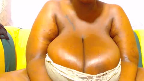 Snapshot of freakyboobsxx chatting on February 12, 1:16 pm Kimmy online show from February 12, 1:16 pm