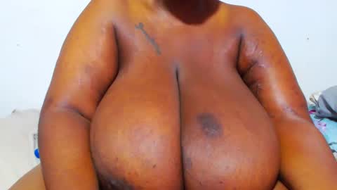 Snapshot of freakyboobsxx chatting on January 12, 5:13 am Kimmy online show from January 12, 5:13 am