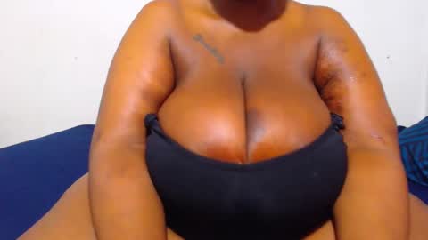 Snapshot of freakyboobsxx chatting on December 27, 4:36 am Kimmy online show from December 27, 4:36 am