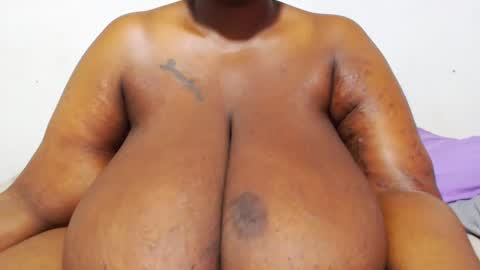 Snapshot of freakyboobsxx chatting on January 6, 5:19 am Kimmy online show from January 6, 5:19 am