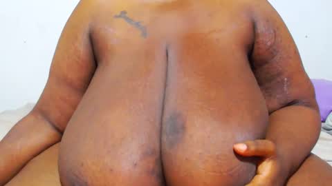 Snapshot of freakyboobsxx chatting on January 7, 3:35 am Kimmy online show from January 7, 3:35 am