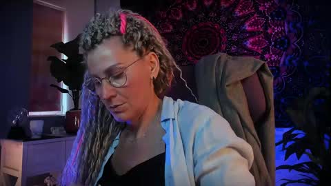 Frida Tander online show from June 1, 5:09 am