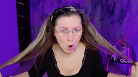 Frida Tander online show from January 1, 9:07 am