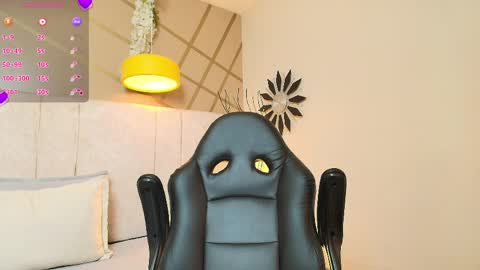 frreeya online show from March 28, 9:57 pm