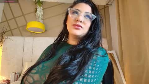 frreeya online show from March 13, 9:05 pm