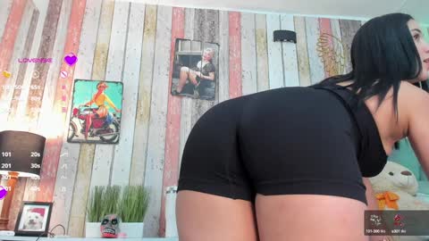Snapshot of gabi_boom chatting on February 7, 12:09 am Gabriela online show from February 7, 12:09 am