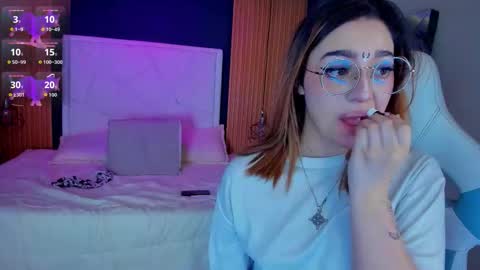 Snapshot of gabyrose9 chatting on October 3, 11:37 am gabyrose9 online show from October 3, 11:37 am