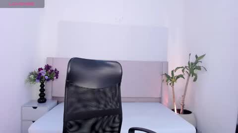 Gayle Tate online show from January 26, 12:01 pm