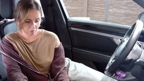 Melissa online show from April 10, 1:28 pm