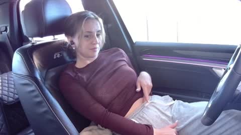 Melissa online show from March 31, 12:05 pm