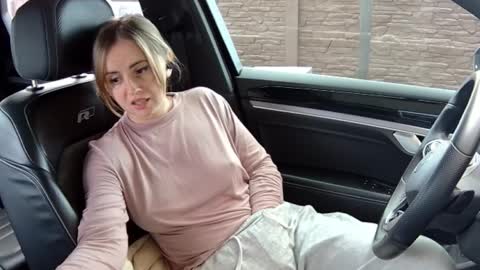 Melissa online show from April 18, 8:17 am