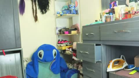 georgiss_ online show from May 11, 7:22 pm