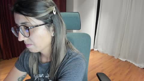 Snapshot of ghostcrimson chatting on February 6, 2:11 am andy online show from February 6, 2:11 am