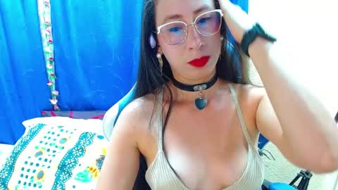 Gia  online show from April 10, 10:05 pm