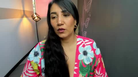 G I A  FOX online show from March 3, 1:04 pm