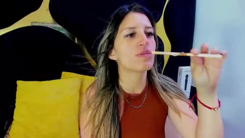 GiaRoussel online show from November 25, 5:04 pm