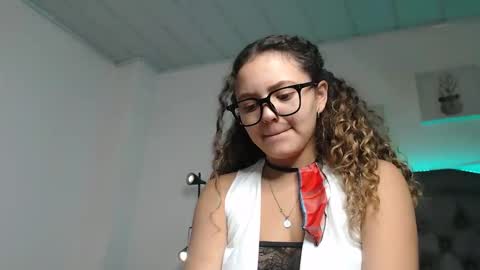 Giia  online show from October 31, 4:00 pm